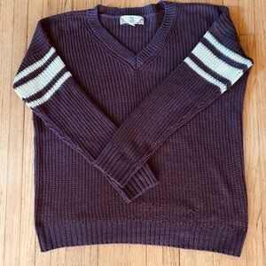 Mauve purplish v- neck sweater stripe sleeve  sweater